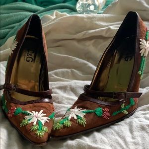 Dolce & Gabbana Floral Embroidered Pumps